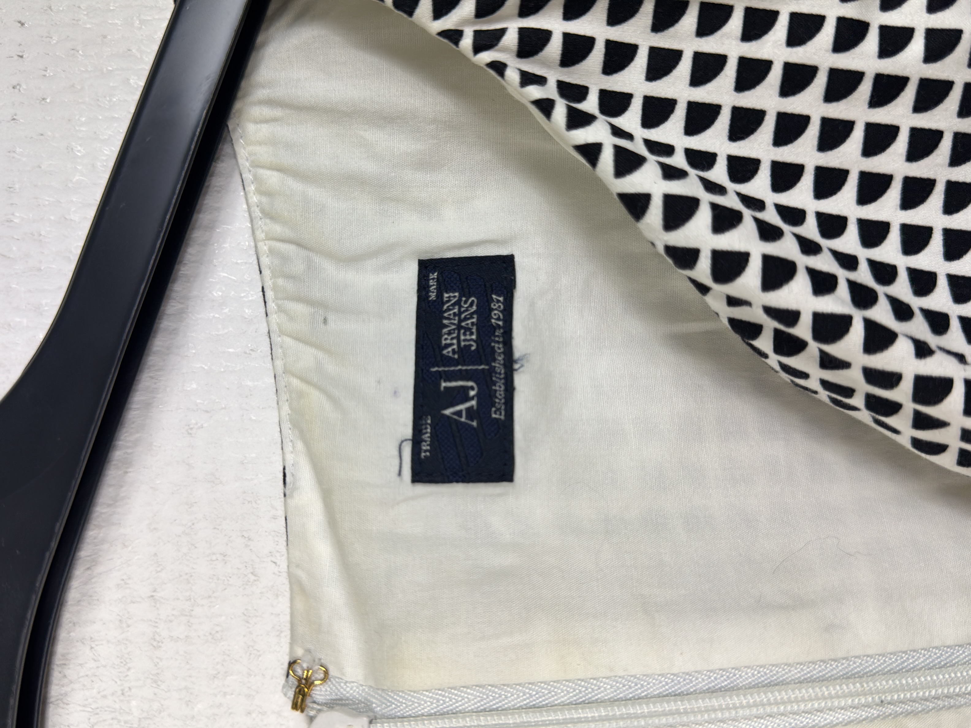 Robe Armani jeans noire blanche motifs graphiques 4XL/48/20 Très bon état - Vue 3 - 